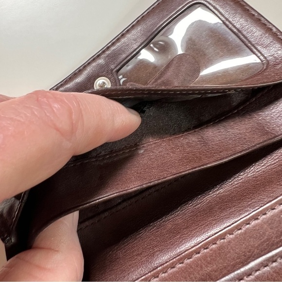 FOSSIL BI-FOLD VINTAGE WALLET. ID Slot + 4 card slots. 5 slip pockets. 2zipper - Picture 5 of 6